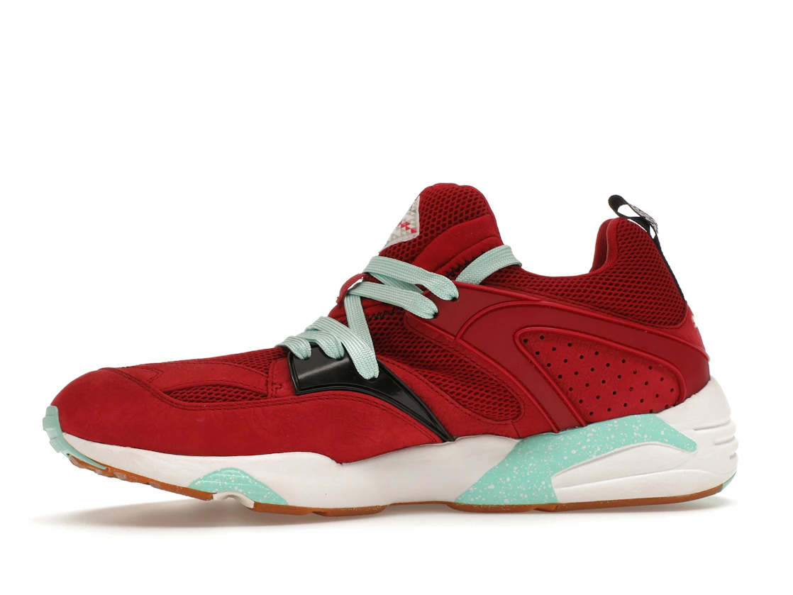 Vue 18 de Puma Blaze of Glory Sneaker Freaker Bloodbath (Special Box)