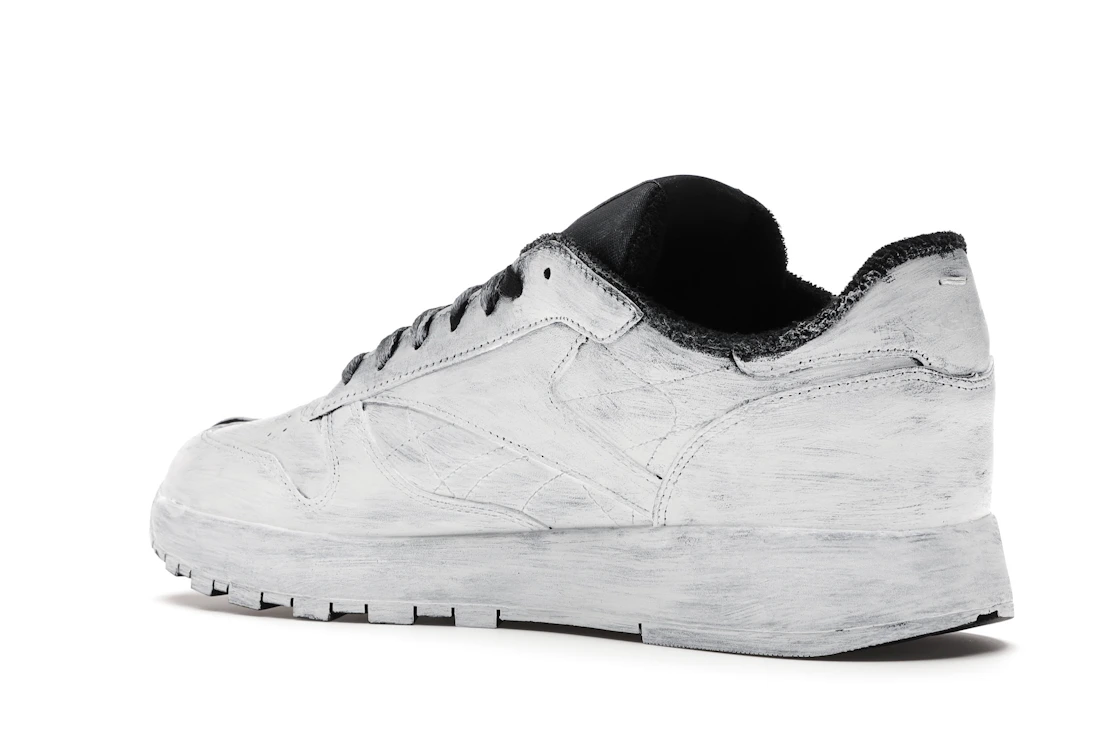 Vue 23 de Reebok Classic Leather Tabi Maison Margiela Bianchetto