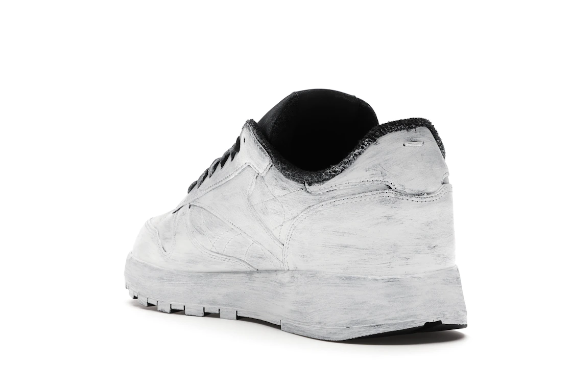 Vue 25 de Reebok Classic Leather Tabi Maison Margiela Bianchetto