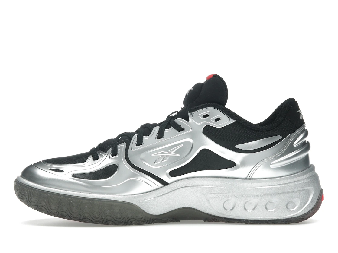 Vue 19 de Reebok Engine A Mobius Re-Boot