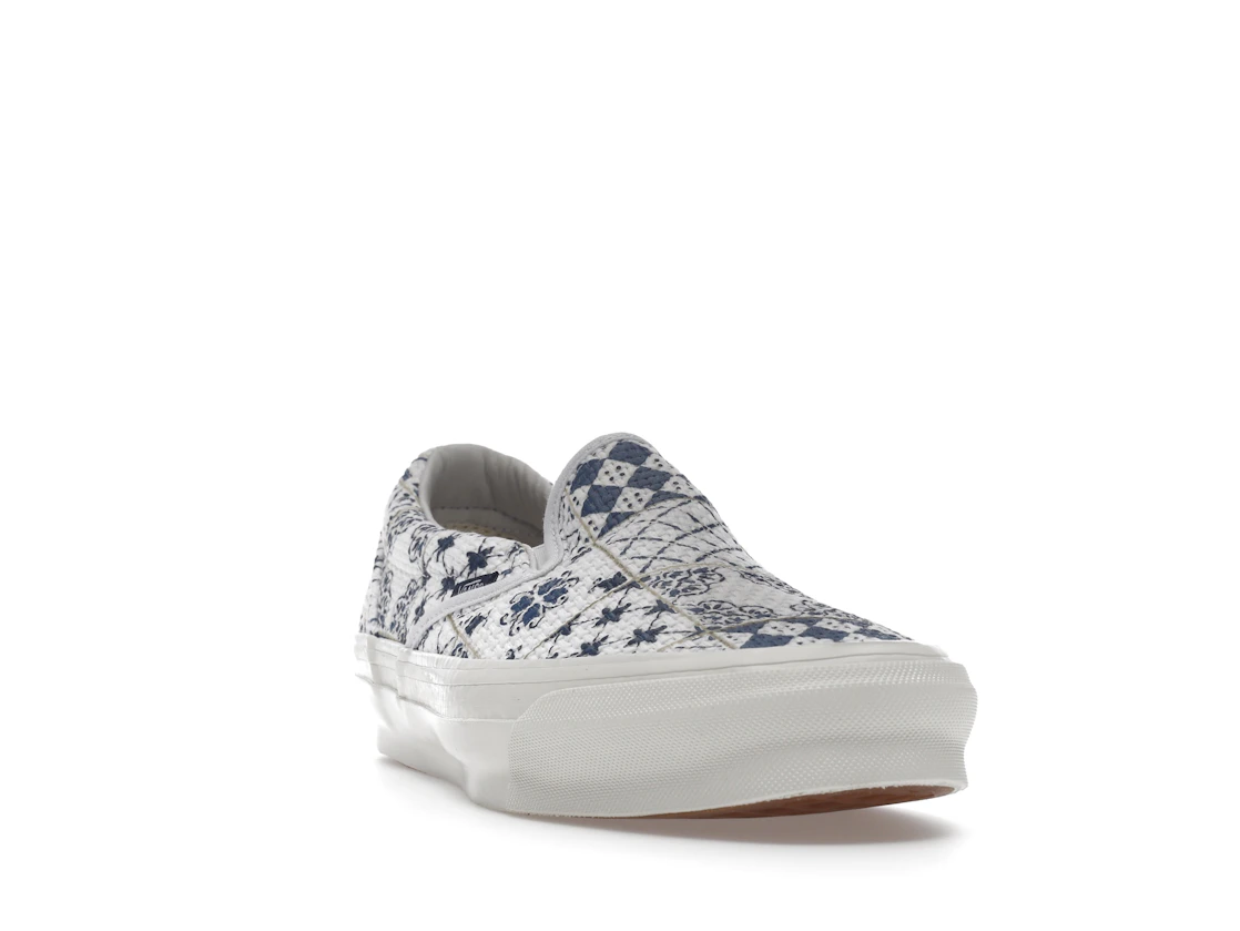 Vue 8 de Vans OG Classic Slip-On LX Kith for Vault Azulejo Tile
