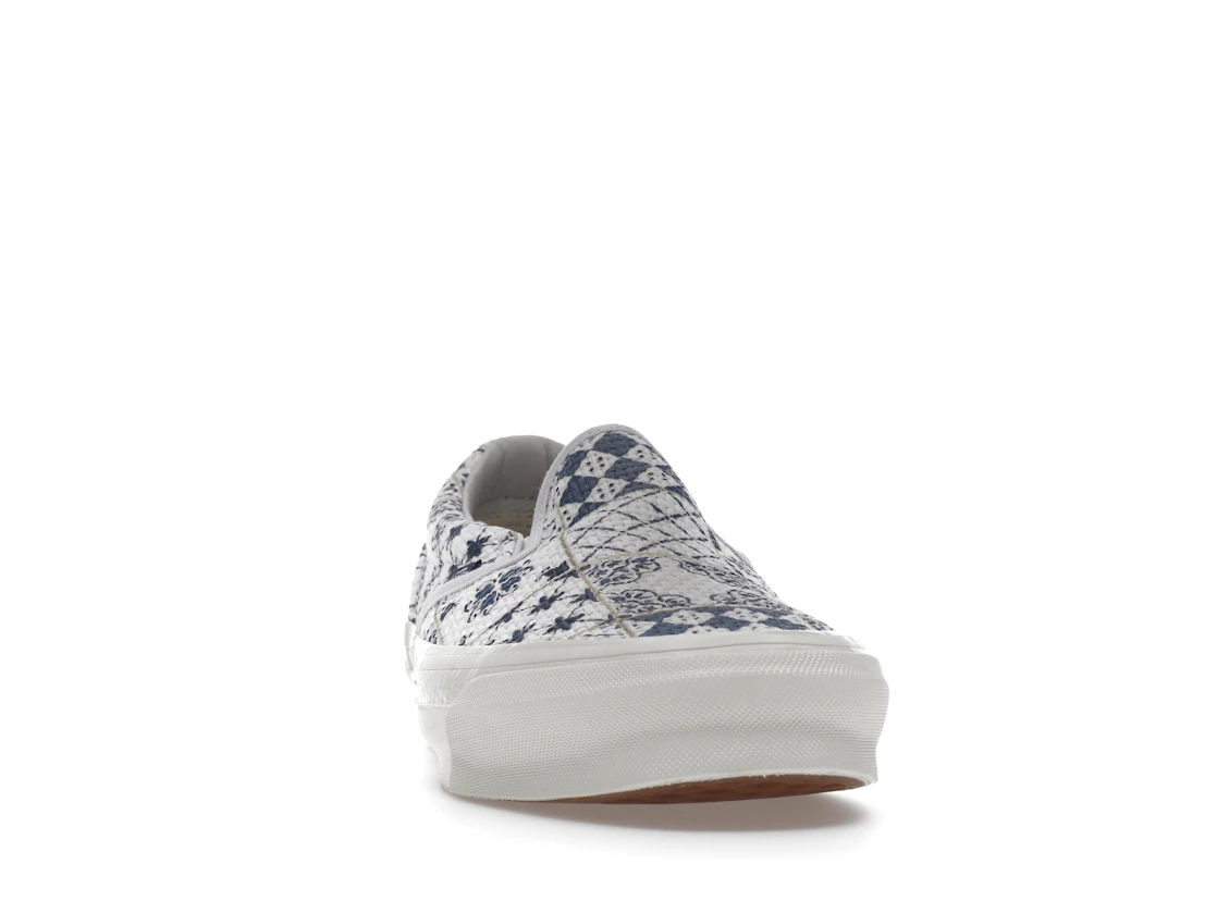 Vue 9 de Vans OG Classic Slip-On LX Kith for Vault Azulejo Tile