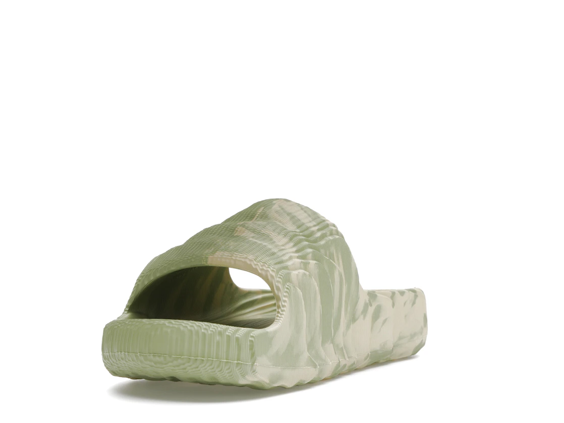 Vue 13 de adidas Adilette 22 Slides Magic Lime St Desert Sand