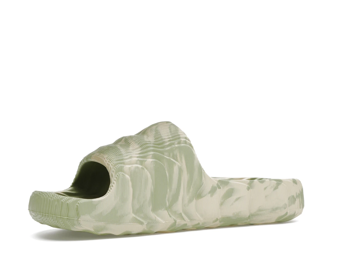 Vue 16 de adidas Adilette 22 Slides Magic Lime St Desert Sand