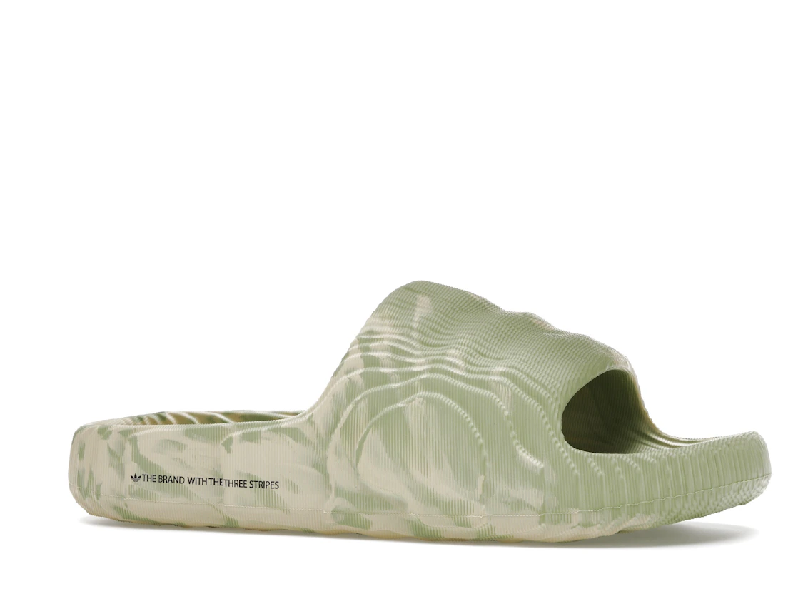 Vue 3 de adidas Adilette 22 Slides Magic Lime St Desert Sand