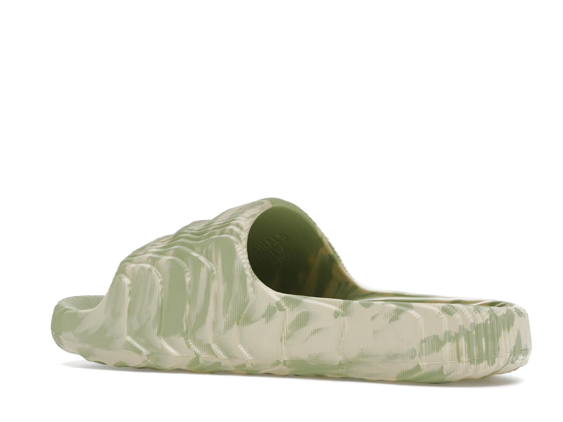 Vue 22 de adidas Adilette 22 Slides Magic Lime St Desert Sand