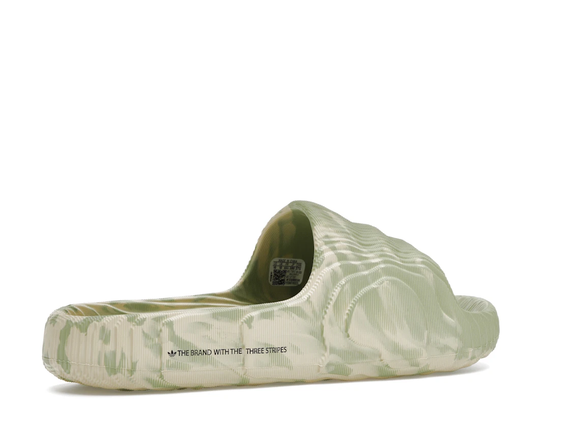 Vue 34 de adidas Adilette 22 Slides Magic Lime St Desert Sand