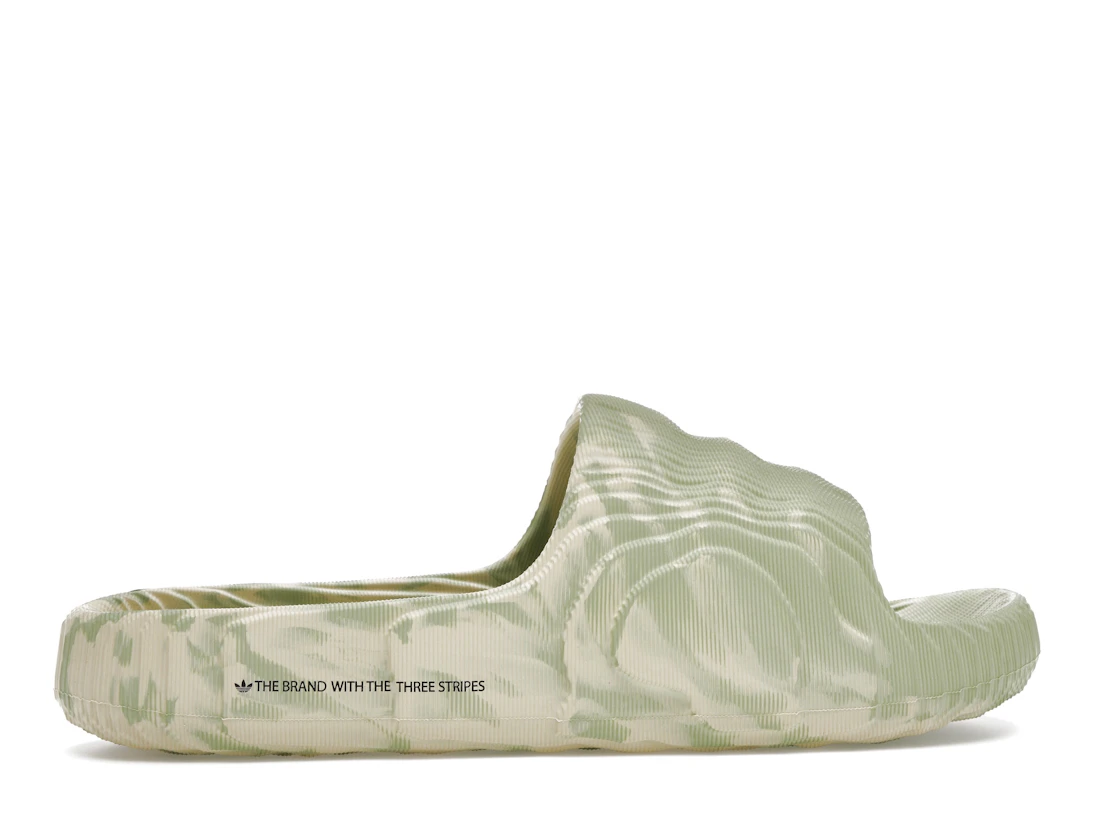 Vue 36 de adidas Adilette 22 Slides Magic Lime St Desert Sand