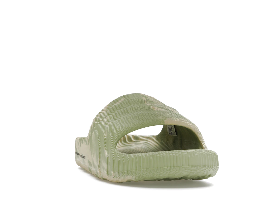Vue 8 de adidas Adilette 22 Slides Magic Lime St Desert Sand