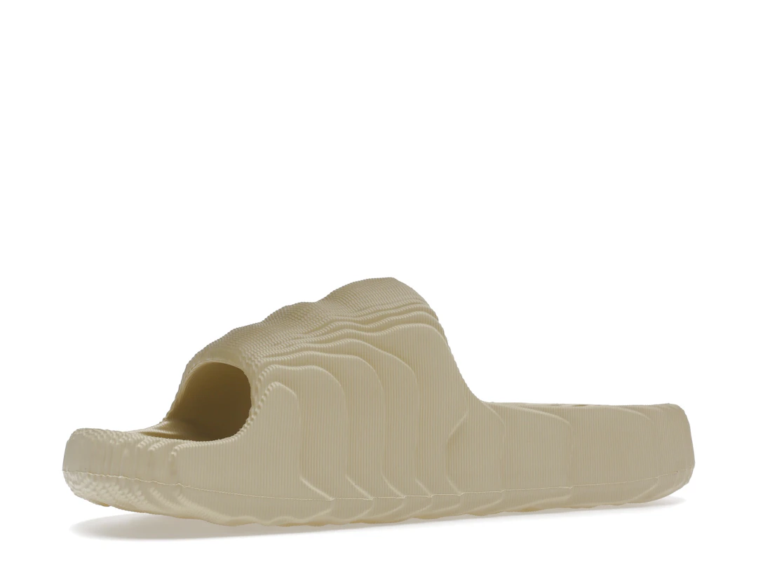 Vue 16 de adidas Adilette 22 Slides St Desert Sand