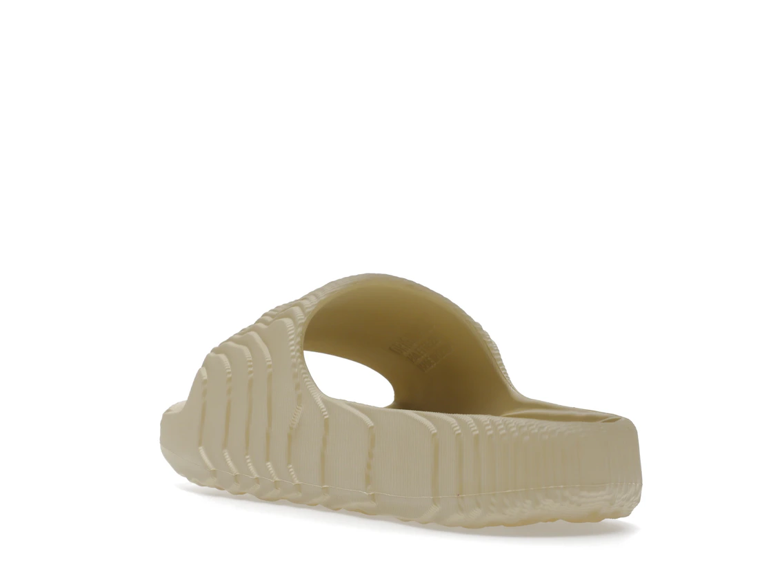 Vue 25 de adidas Adilette 22 Slides St Desert Sand