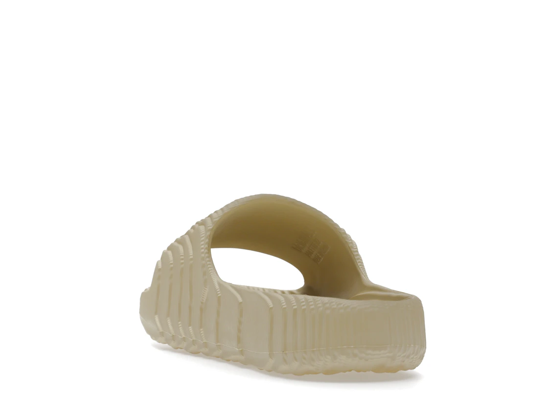 Vue 26 de adidas Adilette 22 Slides St Desert Sand