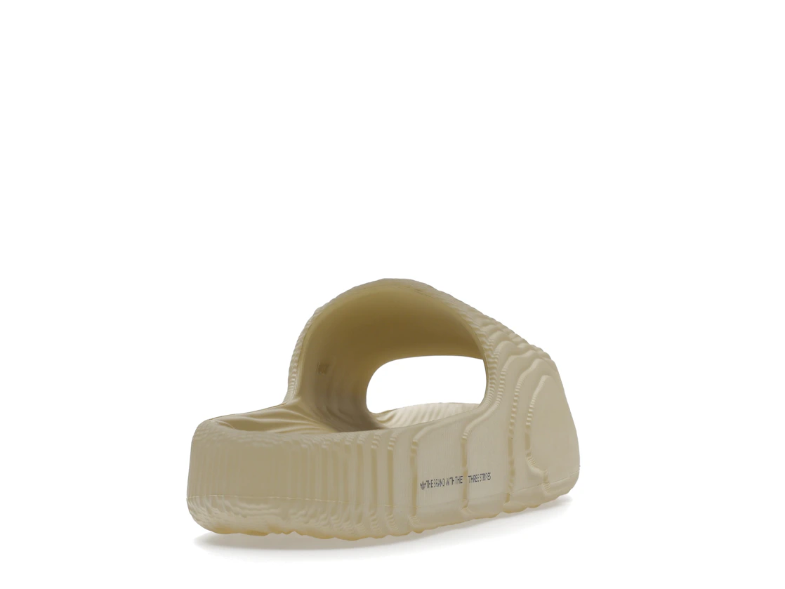 Vue 30 de adidas Adilette 22 Slides St Desert Sand