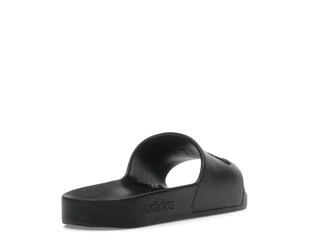 Vue 31 de adidas Adilette Aqua Slides Core Black Logo