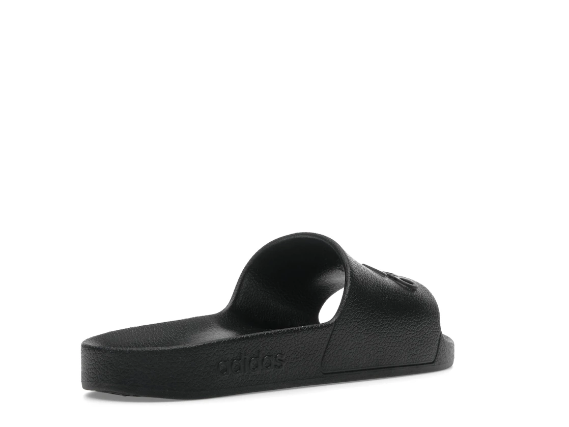 Vue 32 de adidas Adilette Aqua Slides Core Black Logo