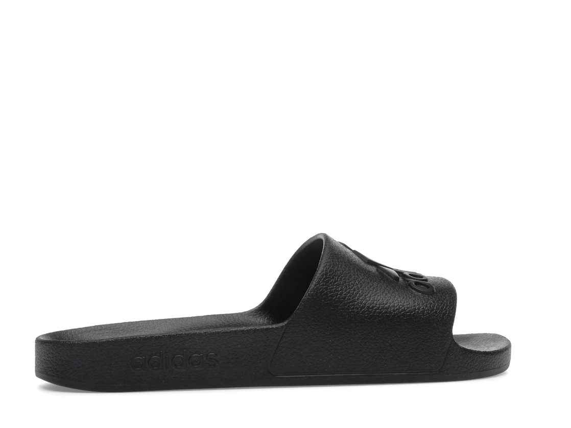 Vue 35 de adidas Adilette Aqua Slides Core Black Logo