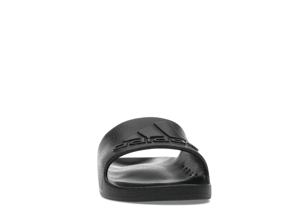 Vue 9 de adidas Adilette Aqua Slides Core Black Logo