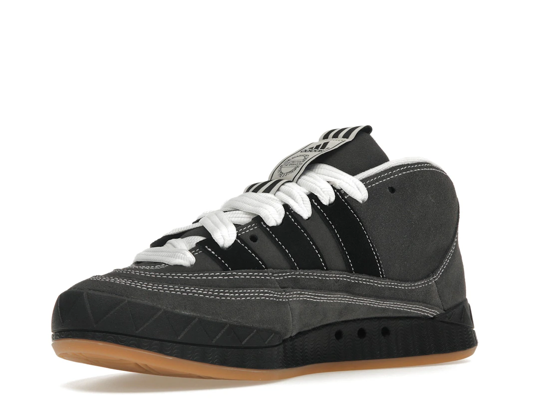 Vue 15 de adidas Adimatic Mid YNuK Grey