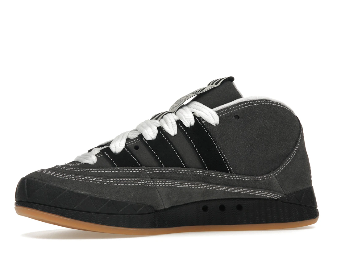 Vue 17 de adidas Adimatic Mid YNuK Grey