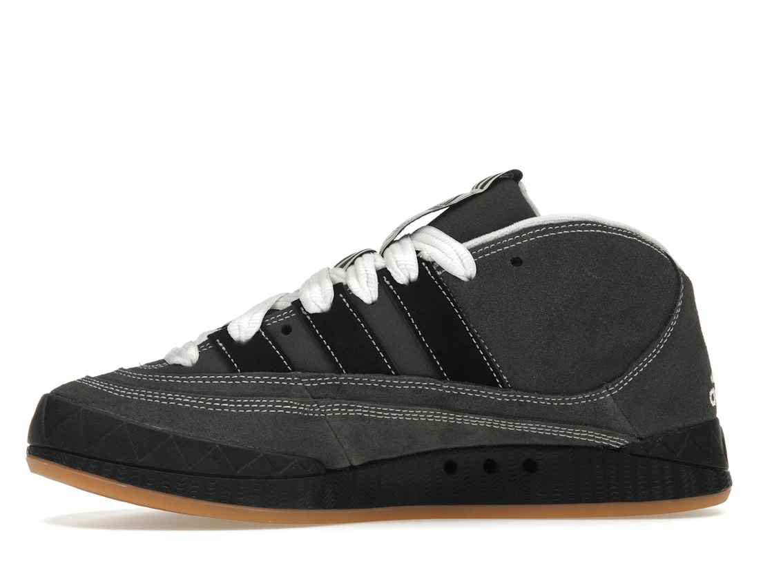 Vue 18 de adidas Adimatic Mid YNuK Grey