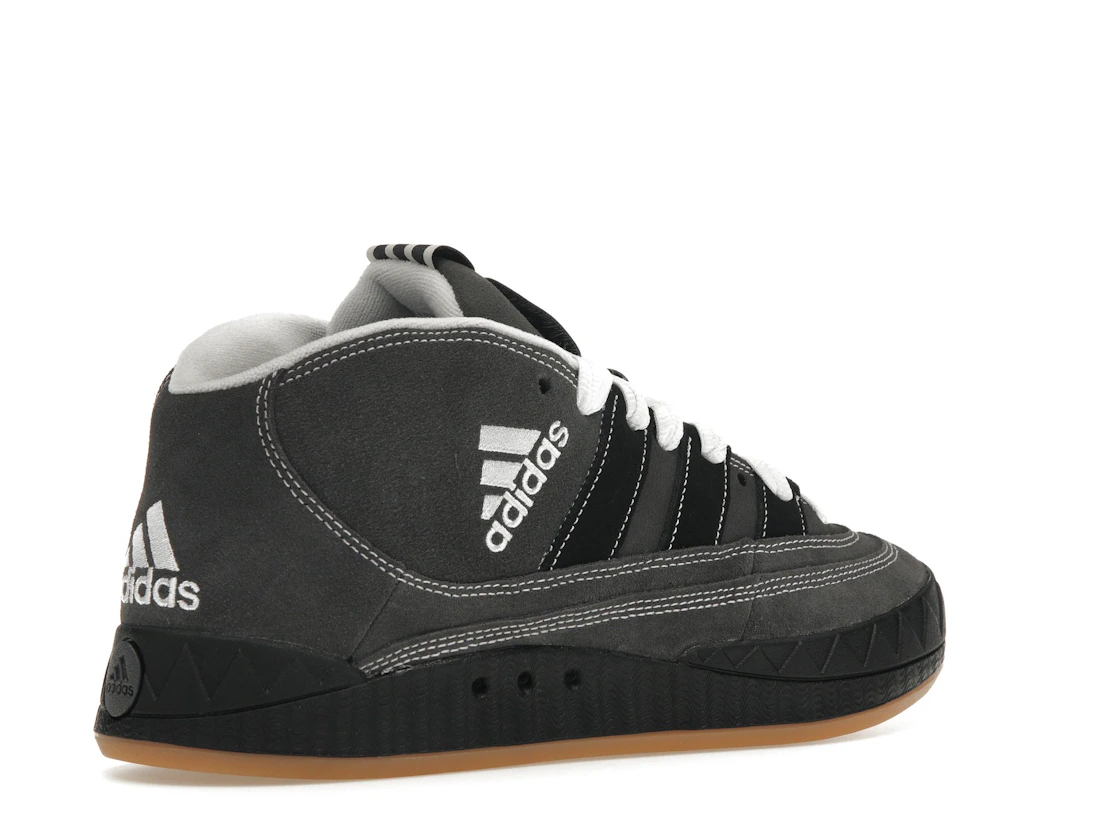 Vue 33 de adidas Adimatic Mid YNuK Grey