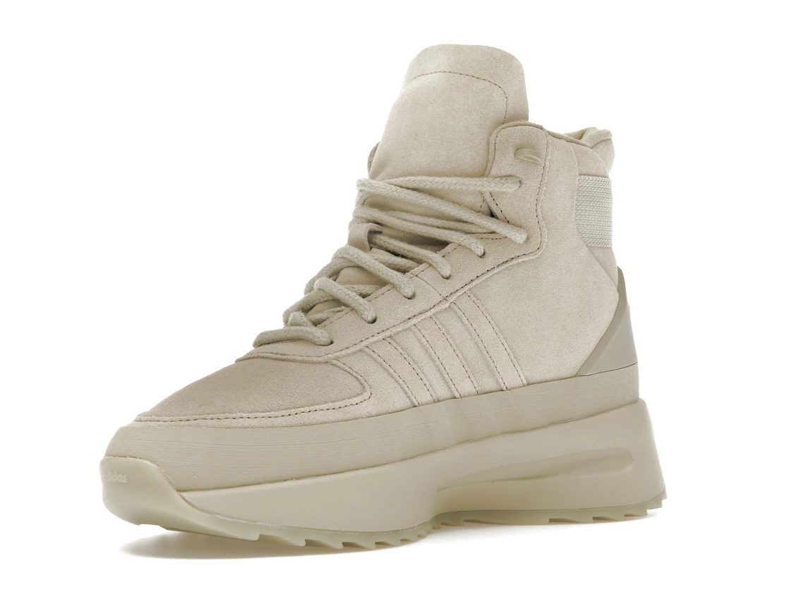 Vue 15 de adidas Fear of God Athletics Los Angeles Hikers Sesame