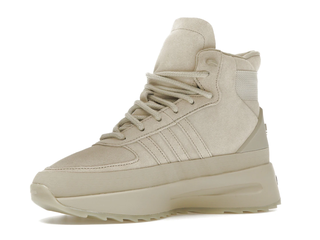 Vue 16 de adidas Fear of God Athletics Los Angeles Hikers Sesame