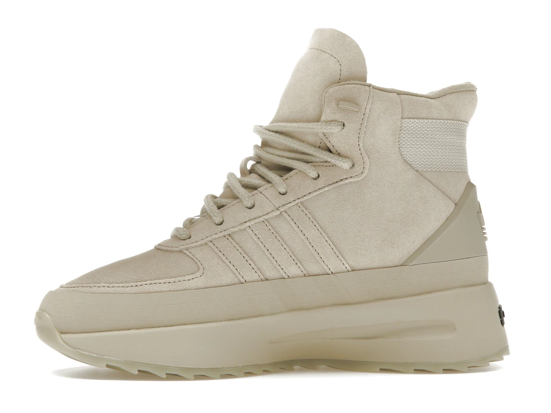 Vue 18 de adidas Fear of God Athletics Los Angeles Hikers Sesame