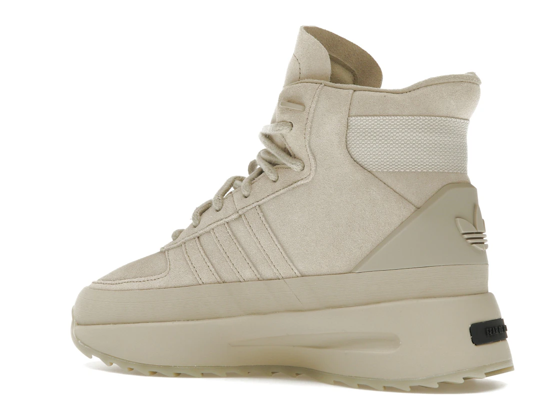 Vue 22 de adidas Fear of God Athletics Los Angeles Hikers Sesame