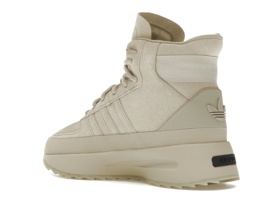 Vue 23 de adidas Fear of God Athletics Los Angeles Hikers Sesame