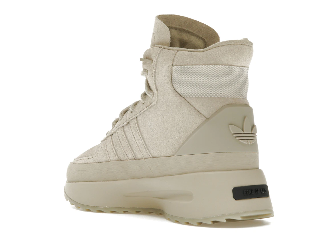 Vue 24 de adidas Fear of God Athletics Los Angeles Hikers Sesame