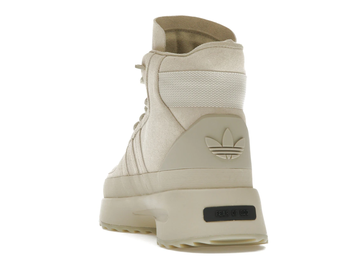 Vue 26 de adidas Fear of God Athletics Los Angeles Hikers Sesame
