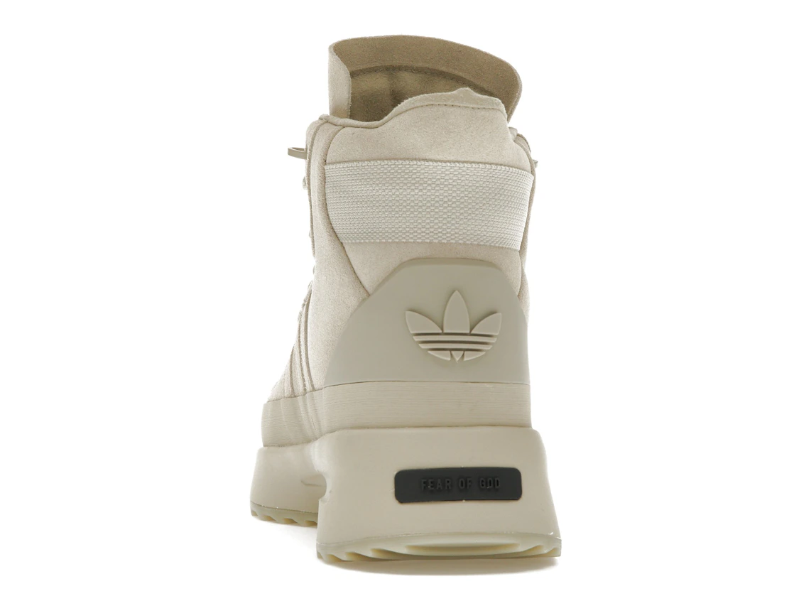 Vue 27 de adidas Fear of God Athletics Los Angeles Hikers Sesame