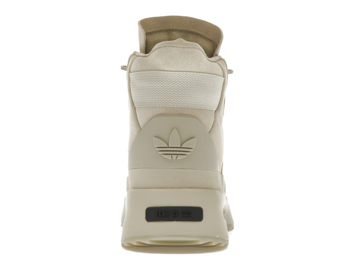Vue 28 de adidas Fear of God Athletics Los Angeles Hikers Sesame