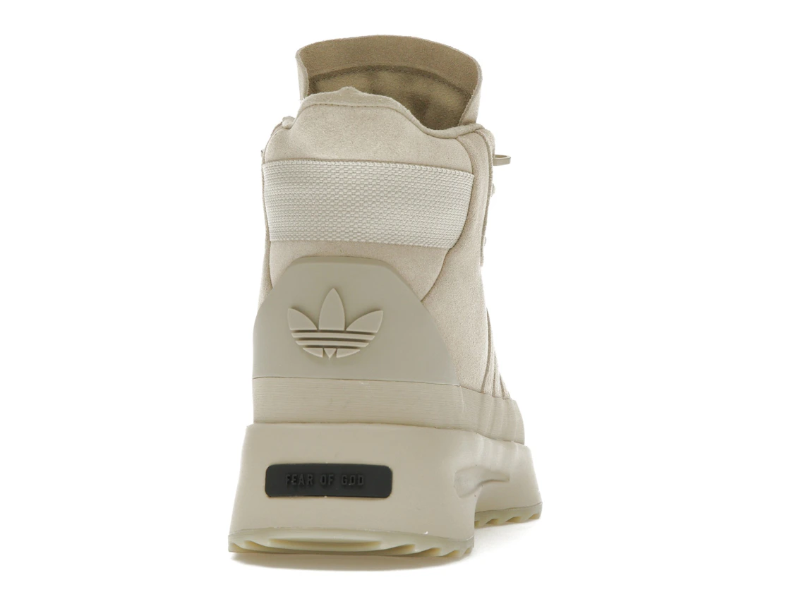 Vue 29 de adidas Fear of God Athletics Los Angeles Hikers Sesame