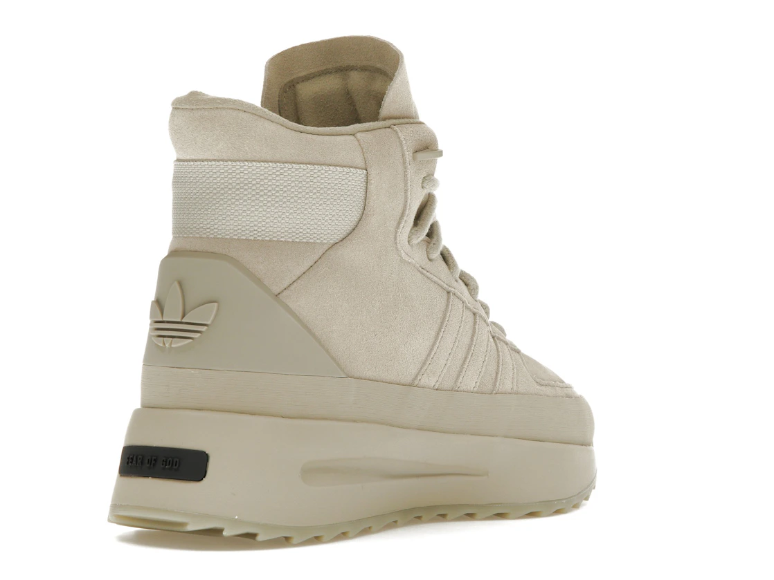 Vue 32 de adidas Fear of God Athletics Los Angeles Hikers Sesame