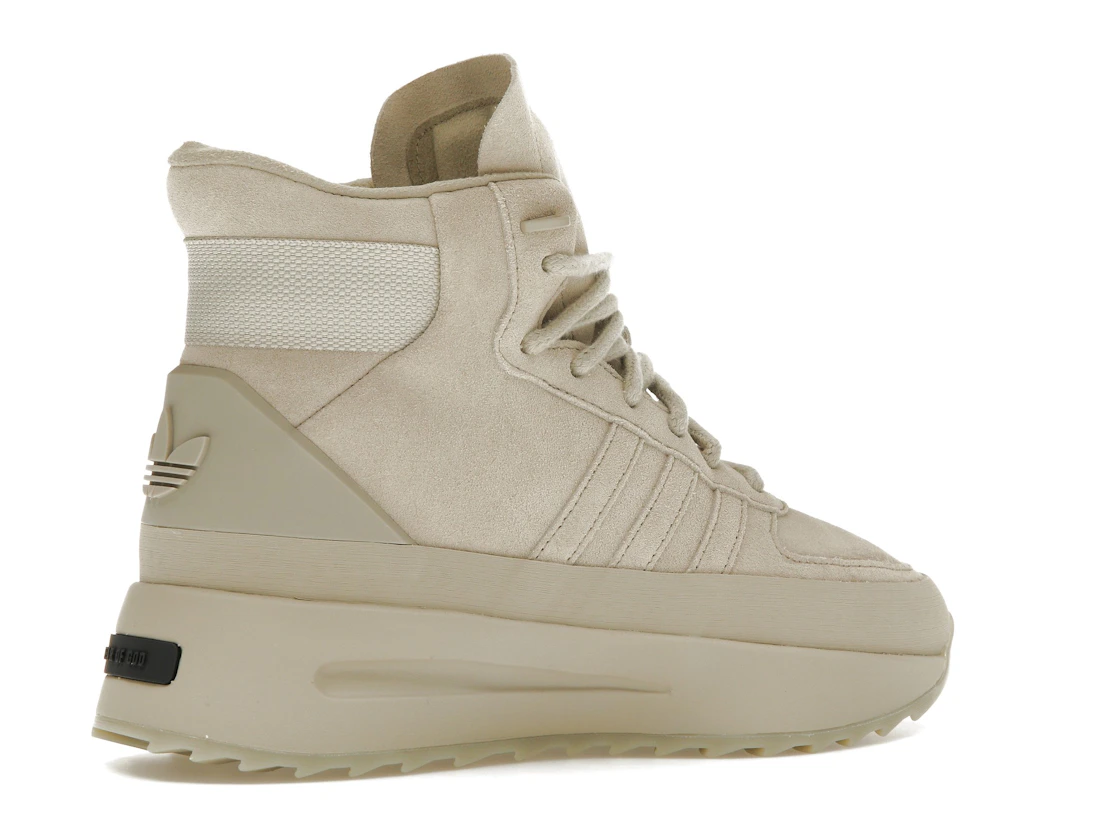 Vue 34 de adidas Fear of God Athletics Los Angeles Hikers Sesame