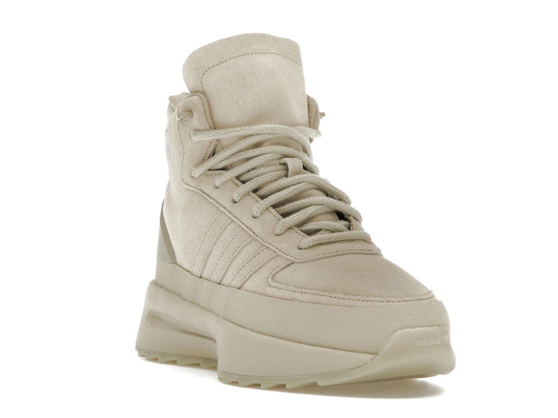 Vue 7 de adidas Fear of God Athletics Los Angeles Hikers Sesame