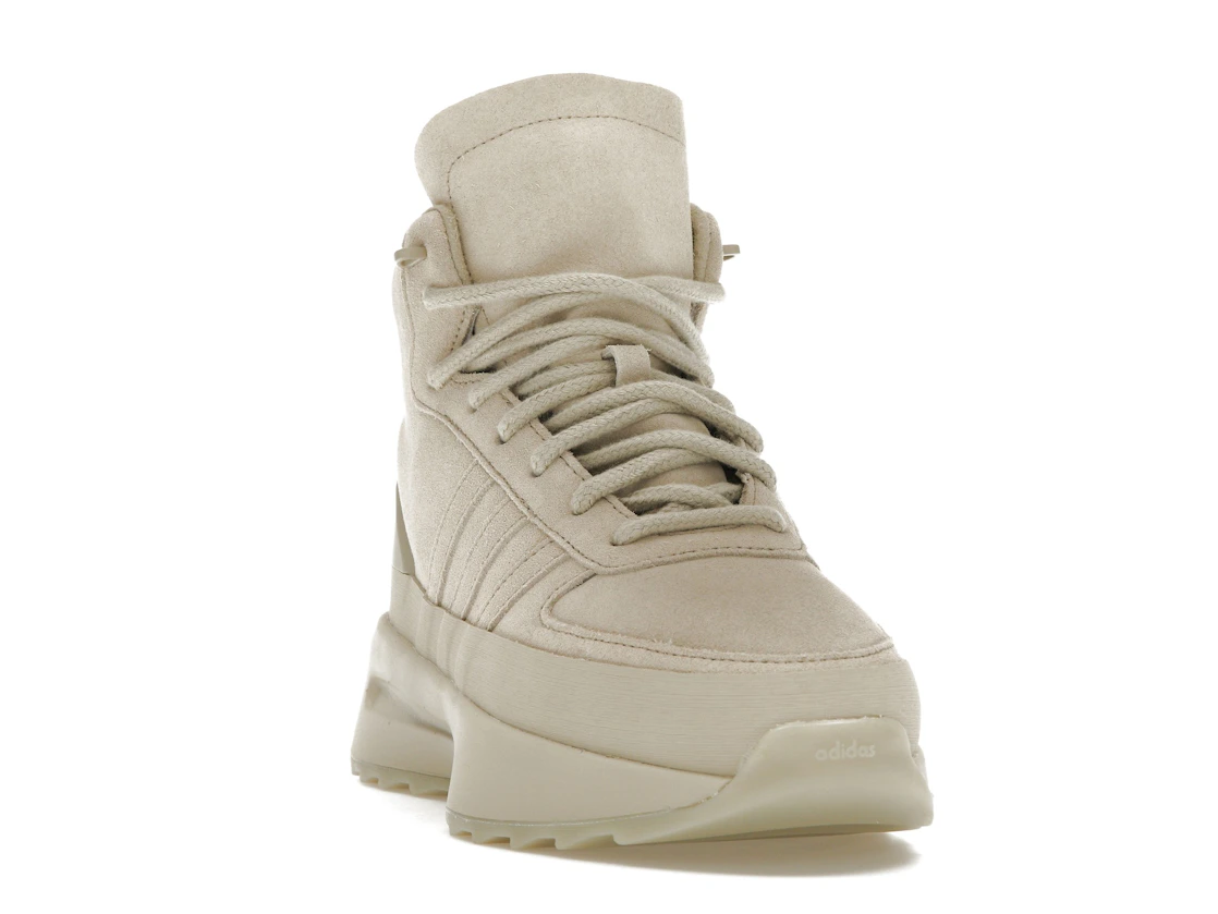Vue 8 de adidas Fear of God Athletics Los Angeles Hikers Sesame