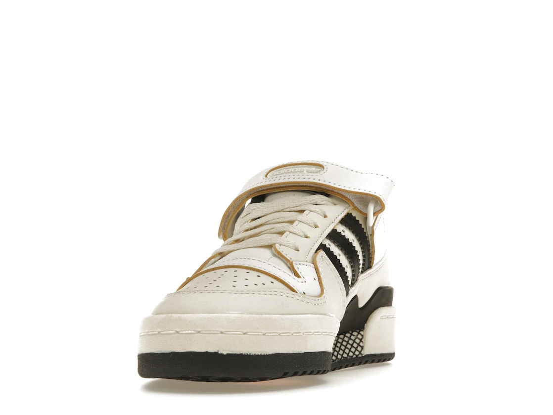 Vue 12 de adidas Forum 84 Low Off White Core Black Footwear White 