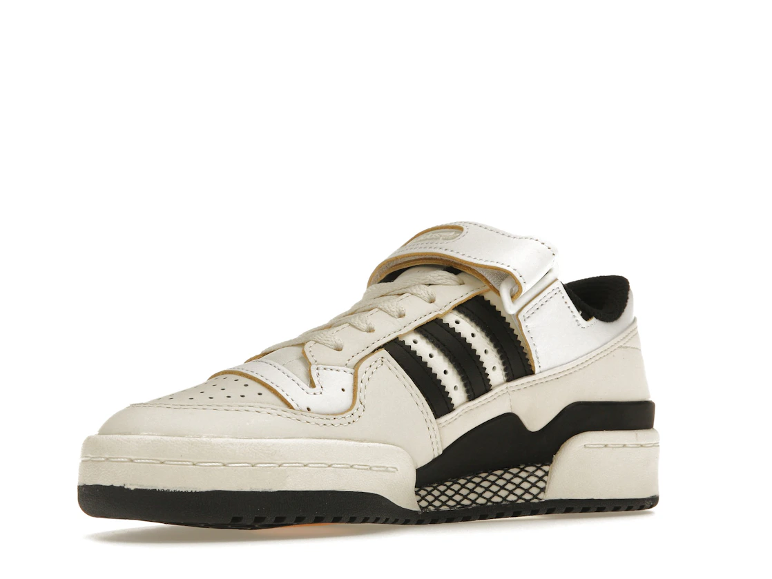 Vue 15 de adidas Forum 84 Low Off White Core Black Footwear White 