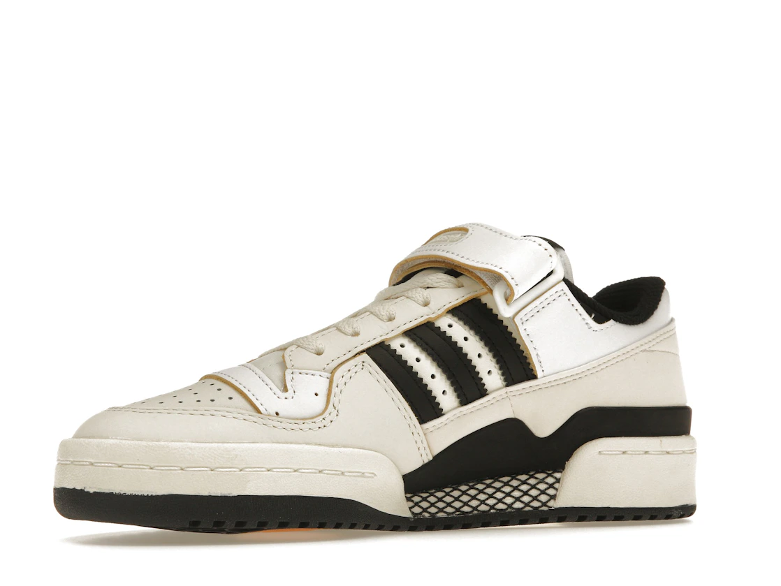 Vue 16 de adidas Forum 84 Low Off White Core Black Footwear White 