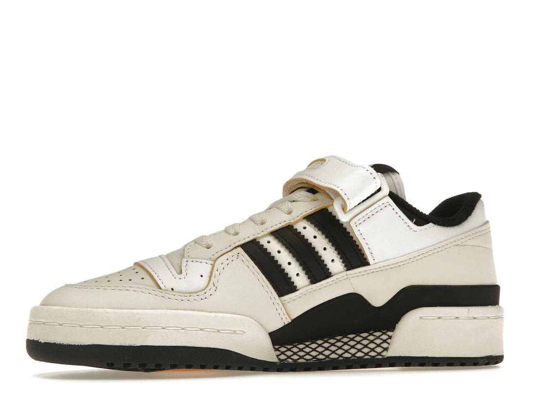 Vue 17 de adidas Forum 84 Low Off White Core Black Footwear White 