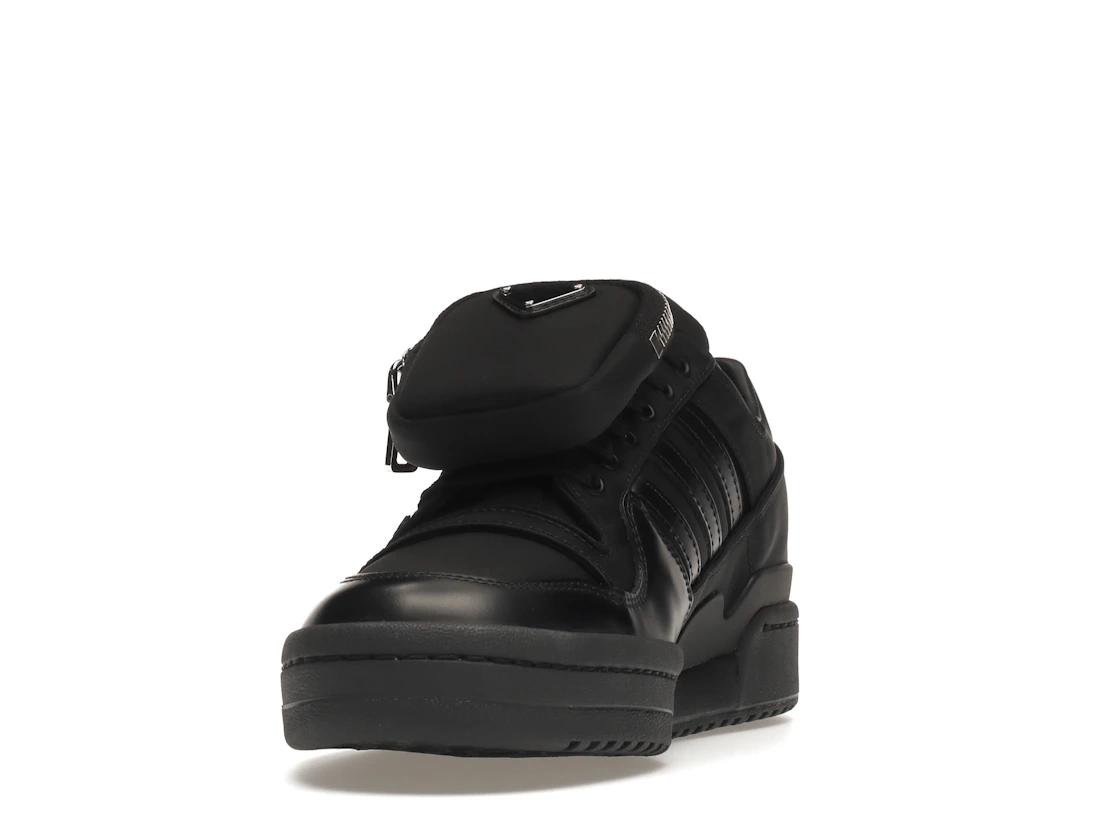Vue 12 de adidas Forum Low Prada Black