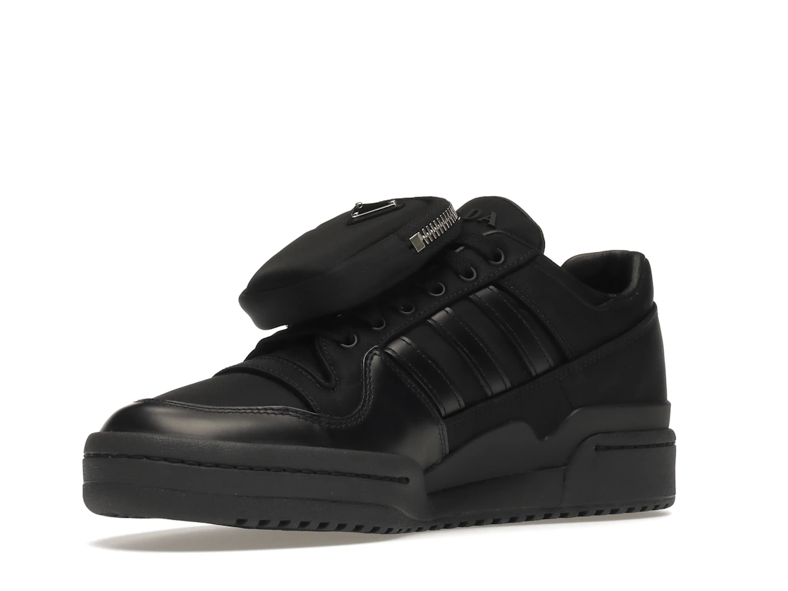 Vue 15 de adidas Forum Low Prada Black