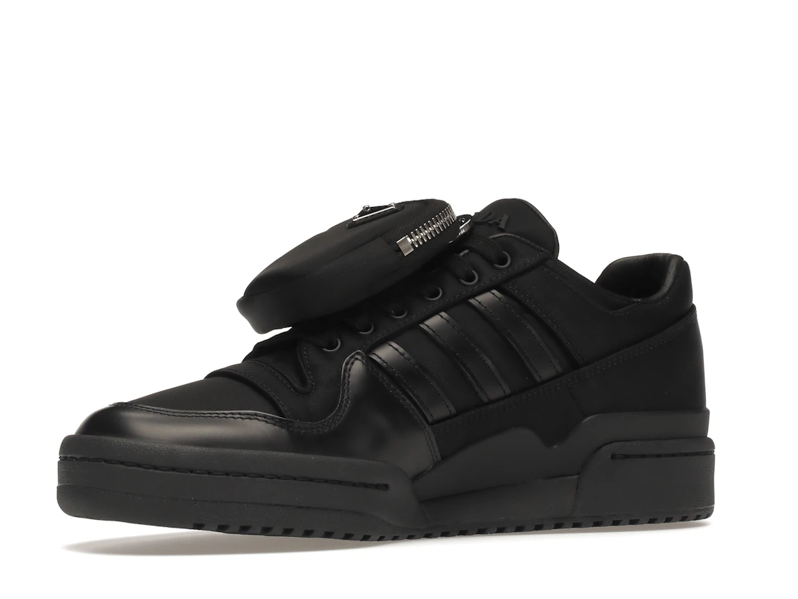 Vue 16 de adidas Forum Low Prada Black