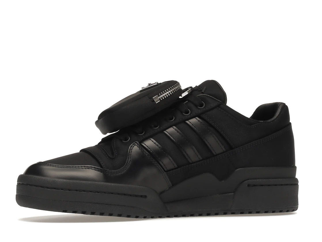 Vue 17 de adidas Forum Low Prada Black
