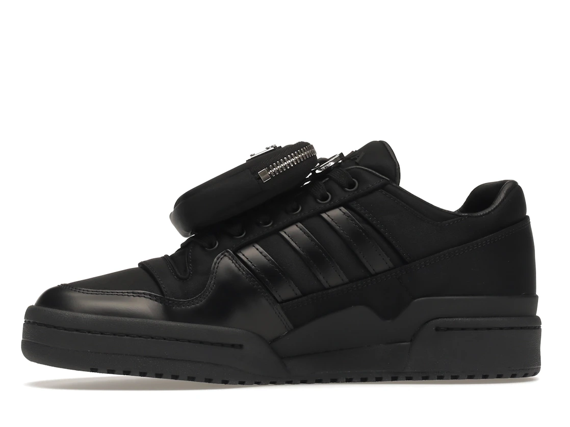 Vue 18 de adidas Forum Low Prada Black