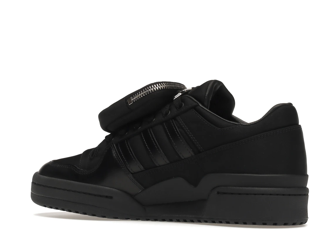 Vue 22 de adidas Forum Low Prada Black