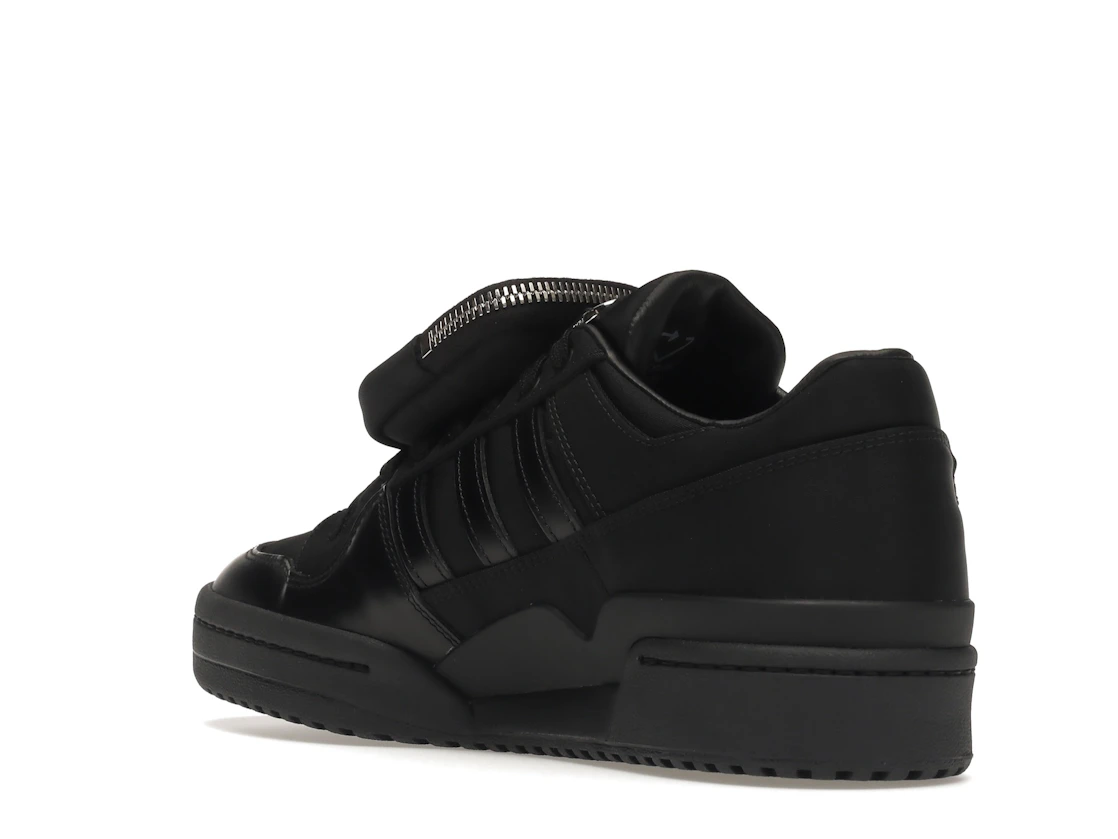 Vue 24 de adidas Forum Low Prada Black
